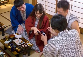 Cô Vợ Ngực Khủng Honoka Mihara và Hai Kẻ Đàn Ông Vô Lối